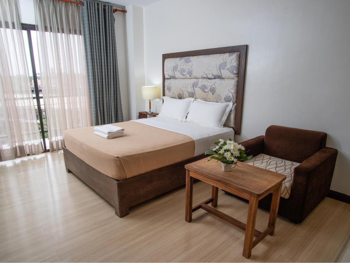Marzon Hotel Kalibo Bagian luar foto