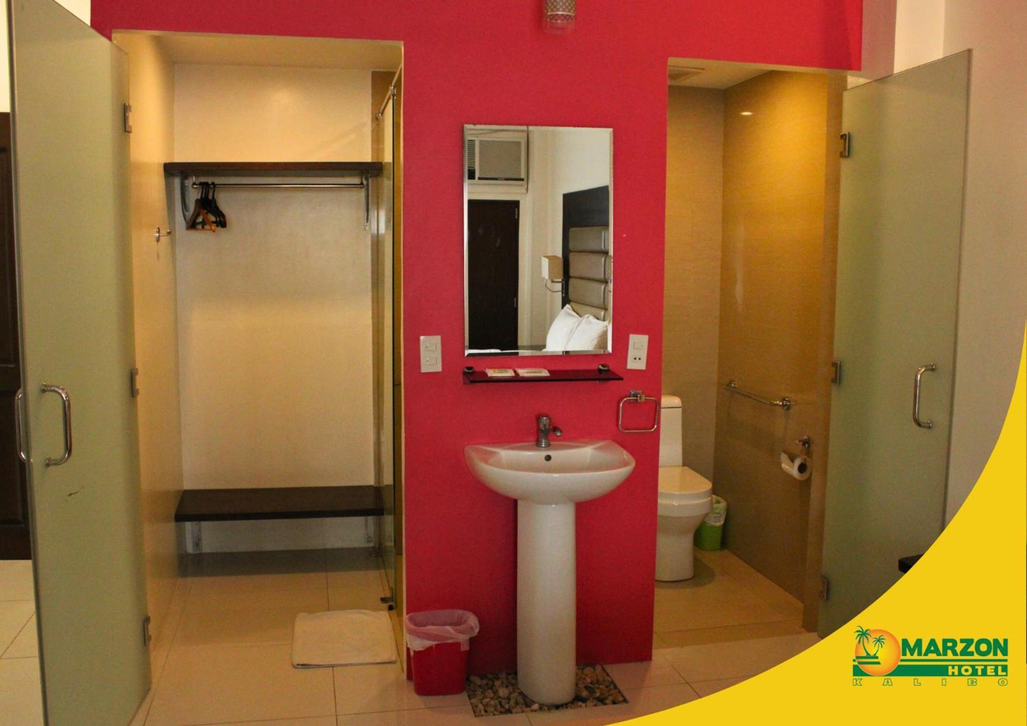 Marzon Hotel Kalibo Bagian luar foto